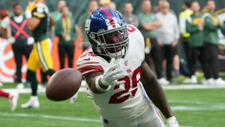 New York Giants Safety Xavier McKinney Wears Nike Dunks
